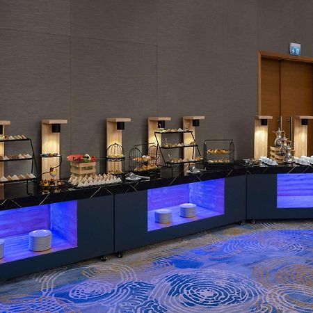 Novotel Jazan Exterior foto A buffet at a hotel