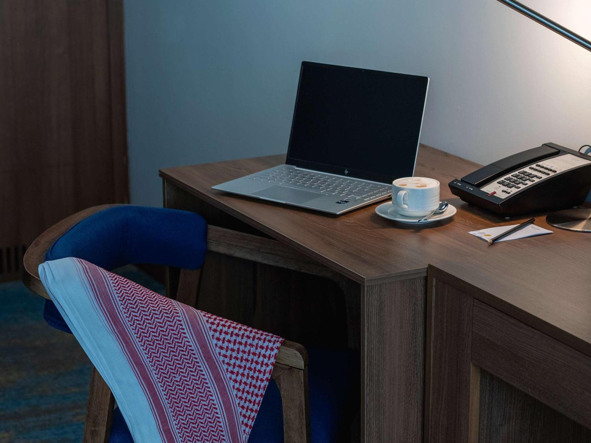 Novotel Jazan Exterior foto A laptop on a desk